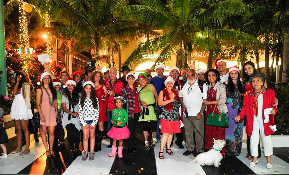 South Beach entertainment industry veterans brought peace, love and joy to Lincoln Road Monday night— hosting the 1st annual Lincoln Road Christmas Caroling.